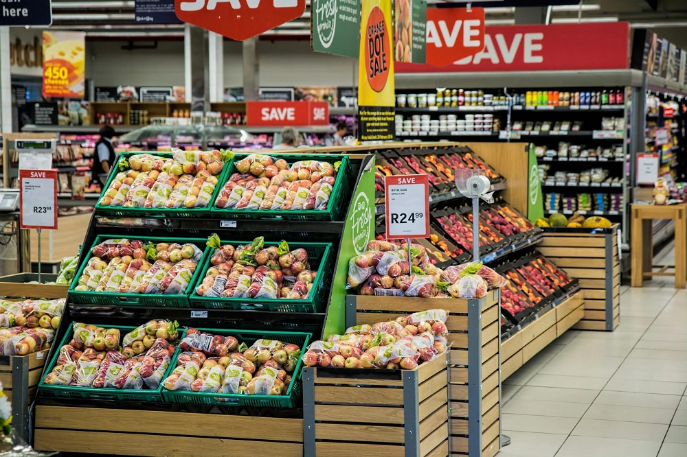 Românii nu doresc închiderea supermarket-urilor și hypermarket-urilor în weekend – studiu Reveal Marketing Research