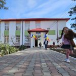 Prin intermediul Asociației Bine Pentru Oameni, MAGNOR s-a implicat în proiecte de renovare a școlilor și grădinițelor din mediul rural